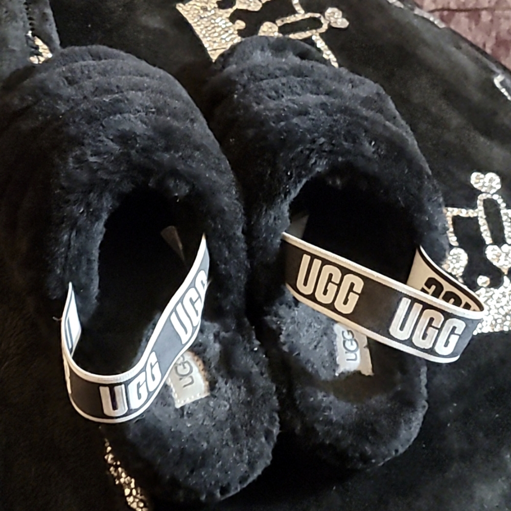 UGG Fluff Yeah Women's Black Slippers EUC Size 9